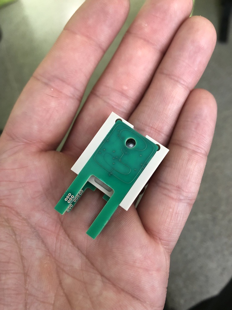Miniaturized quantum magnetometer