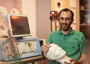 Prof. Turgut Durduran with a medical device developed in his research group at ICFO